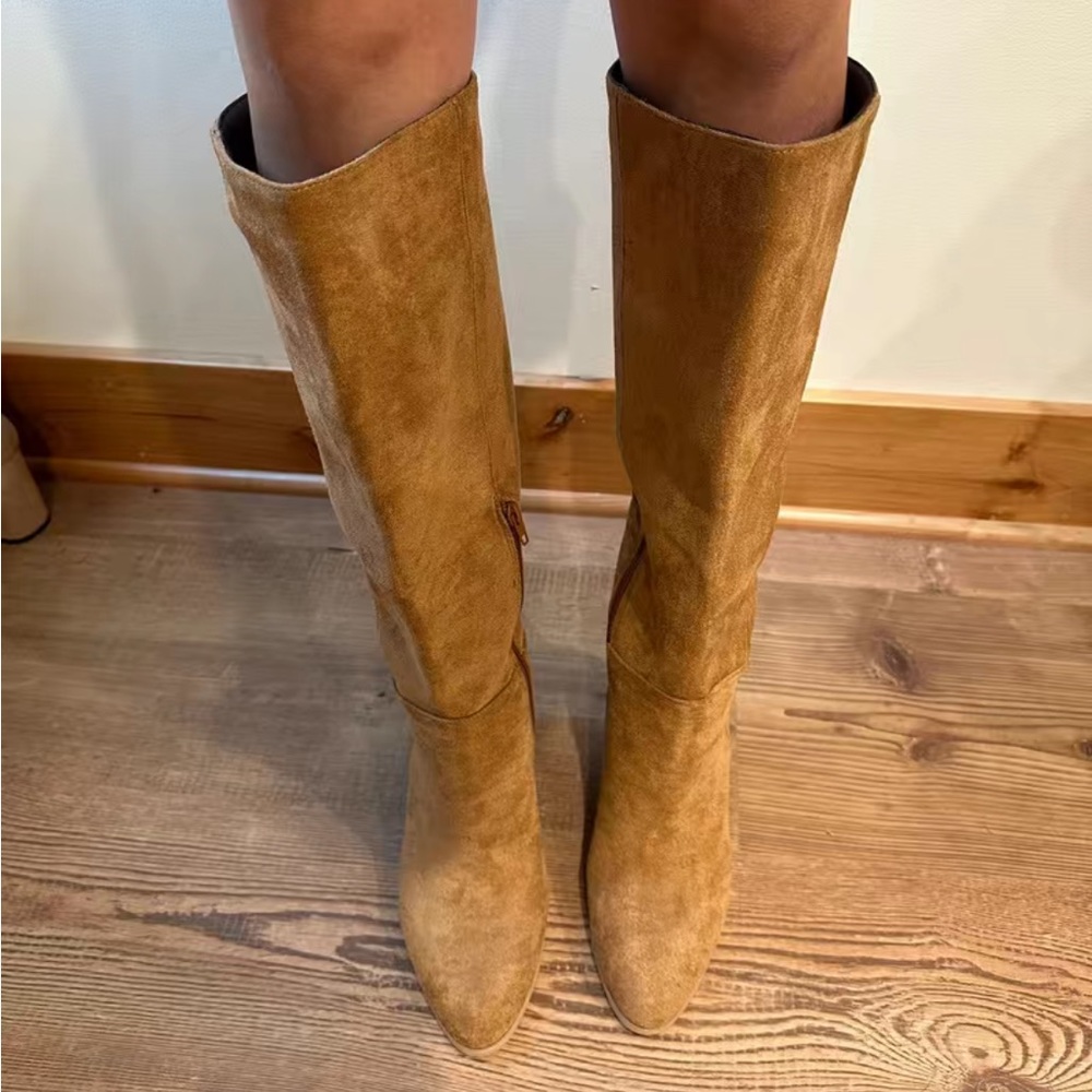 Suede “apricot” boots